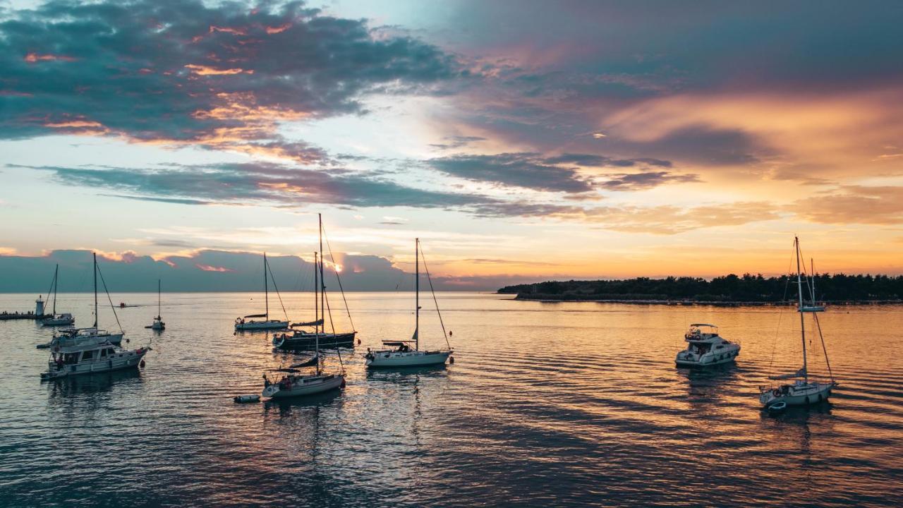 City Center Coastal Escape - Apartments With Sea View Or Cozy Room Novigrad Istria Eksteriør billede