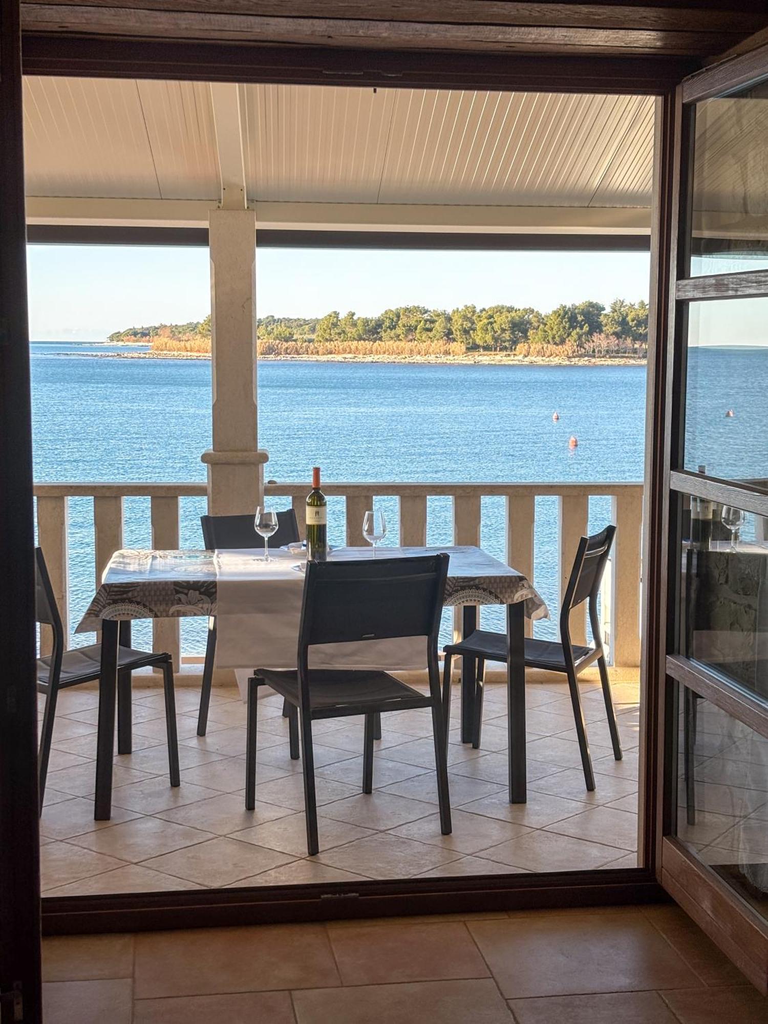 City Center Coastal Escape - Apartments With Sea View Or Cozy Room Novigrad Istria Eksteriør billede
